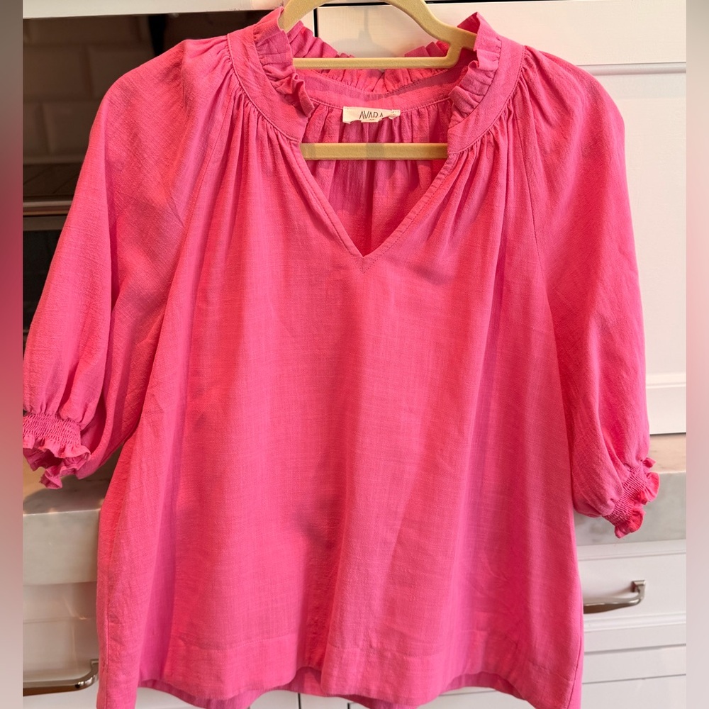 Avara Women’s Pink Ruffled V-Neck Women's Top, size M, EUC